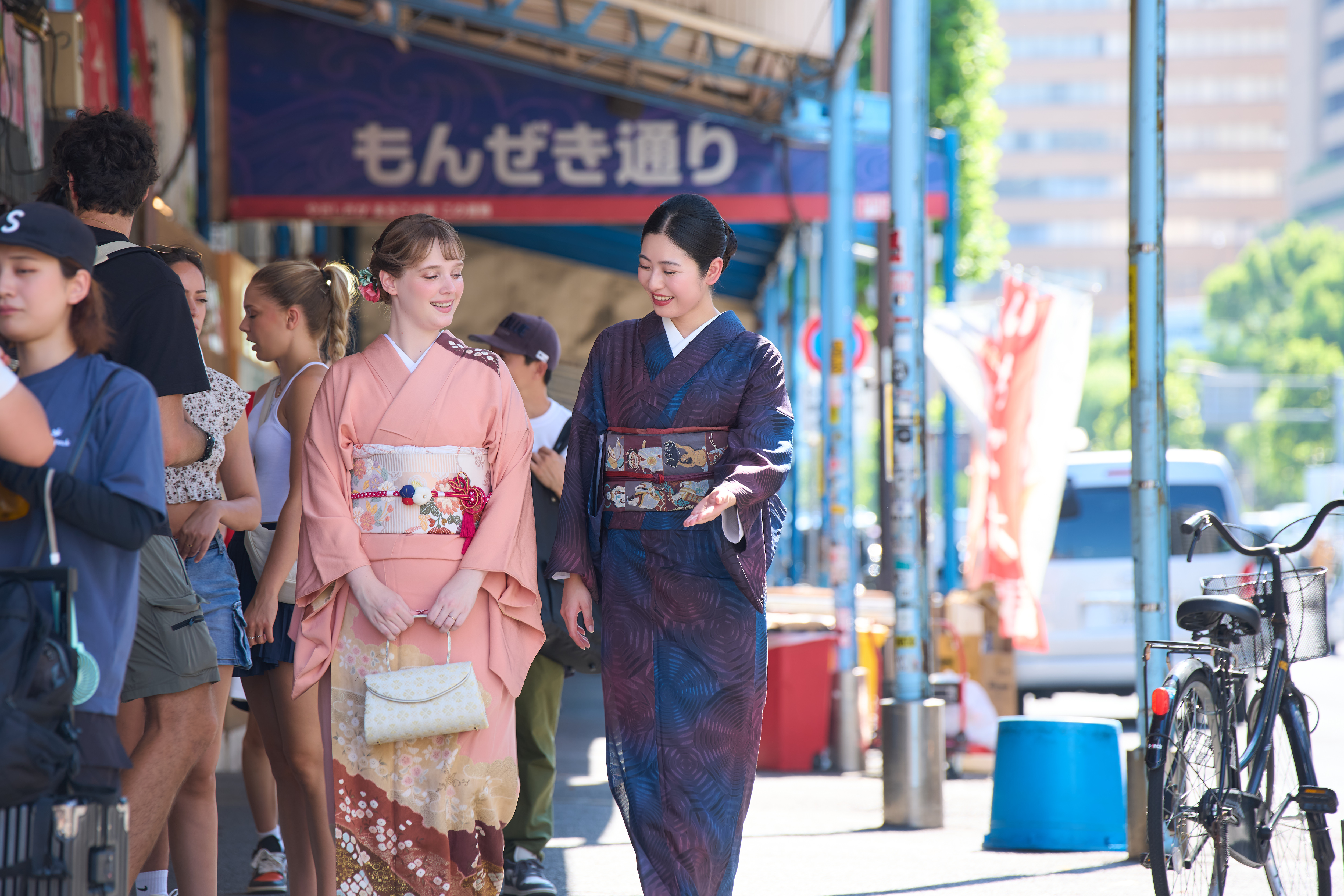 Explore Tsukiji in Kimono – A Local Tokyo Experience